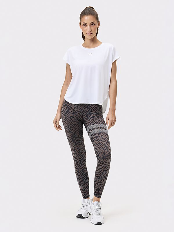 STRONGER Drop T-shirt på