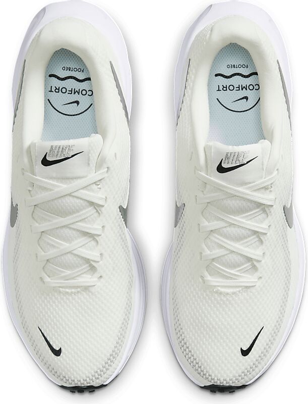NIKE W Revolution 8 på
