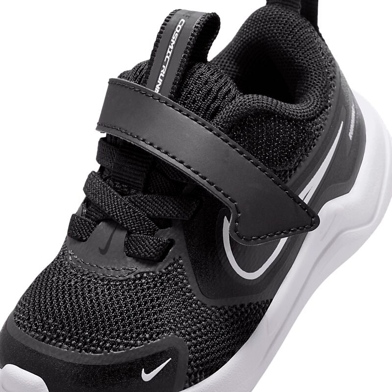 NIKE K Cosmic Runner på