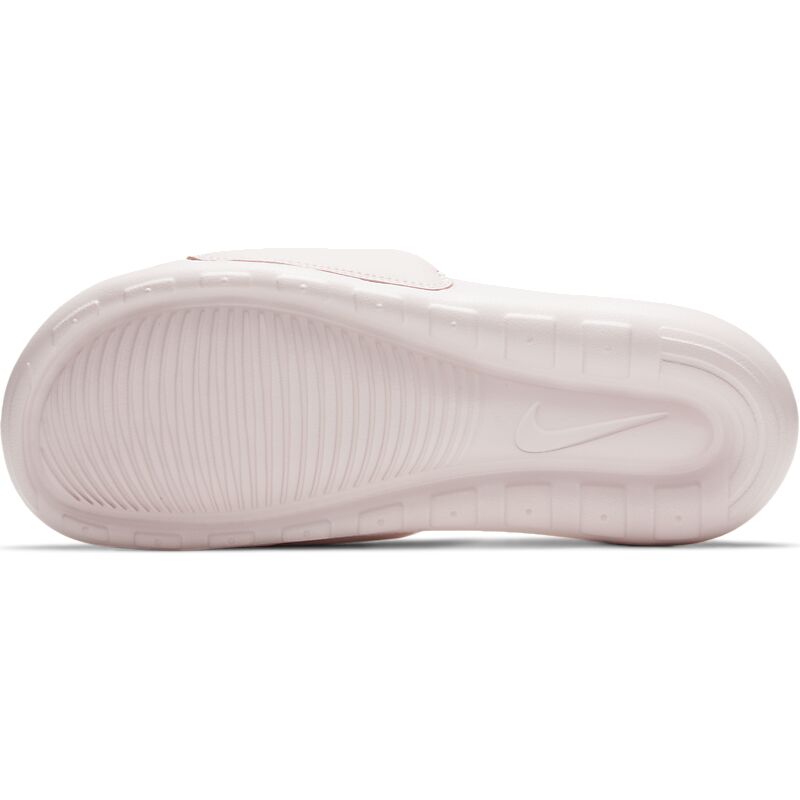 NIKE W Victori One på