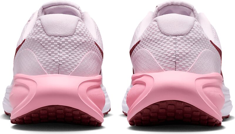 NIKE W Revolution 8 på
