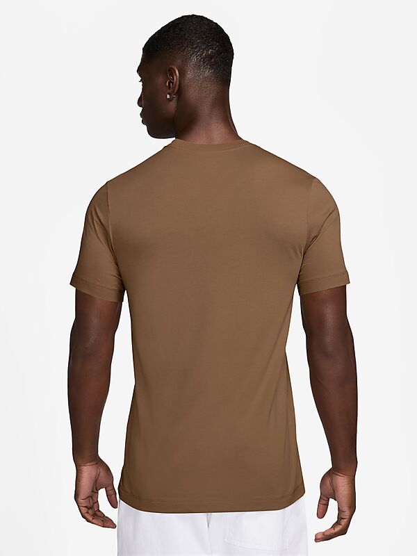 NIKE M Club Tee på