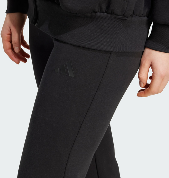 ADIDAS Adidas All Szn Soft Lux Flared Pants på
