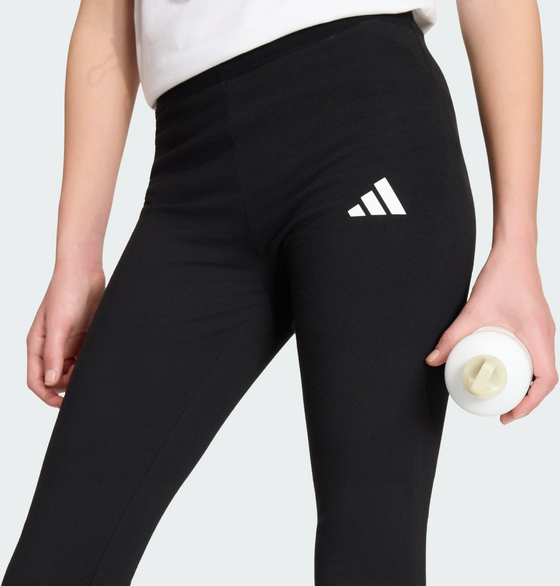 ADIDAS Adidas Essentials Utsvängda Leggings på
