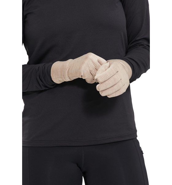 ENDURANCE Nevier Gloves på