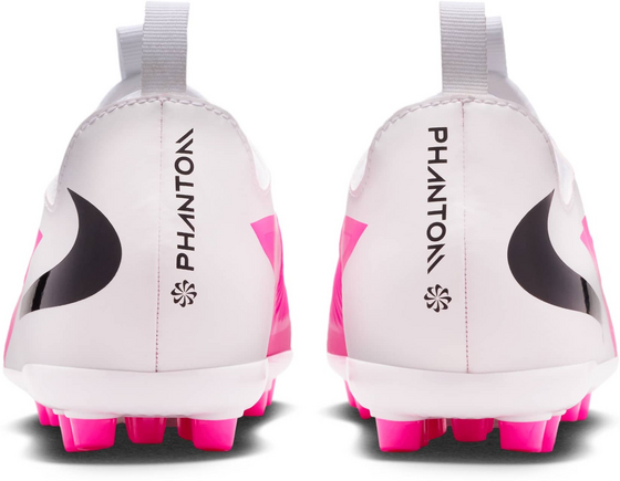 NIKE Older Kids' Artificial-grass Football Boot Jr. Phantom 6 Low Academy på