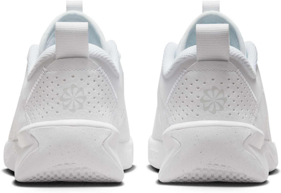NIKE Older Kids' Indoor Court Shoes Omni Multi-court på