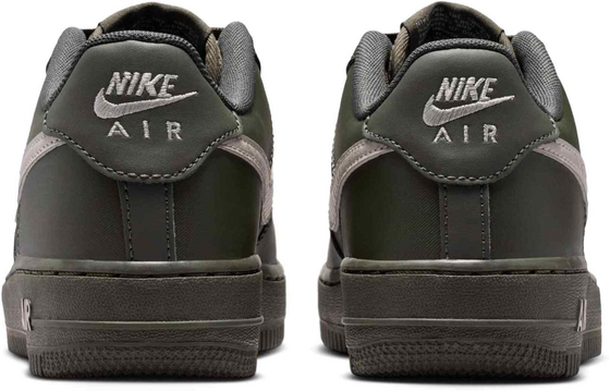 NIKE Older Kids' Shoes Air Force 1 Tech Essential på