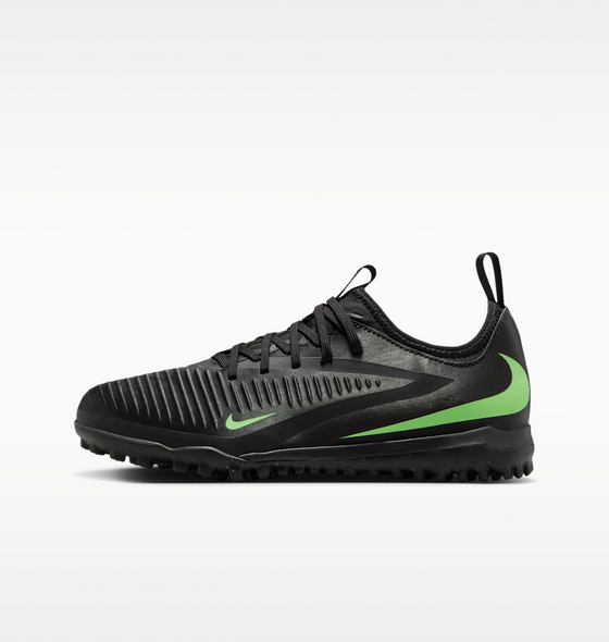 NIKE Older Kids' Turf Football Shoes Jr. Phantom 6 Low Academy på