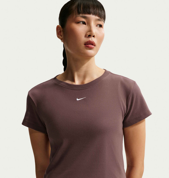NIKE Women's Tight Ribbed Short-sleeve T-shirt Sportswear på