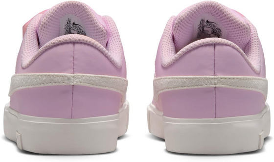 NIKE Younger Kids' Shoes Tennis Essential på
