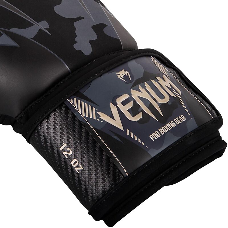 VENUM Impact Boxing Gloves på