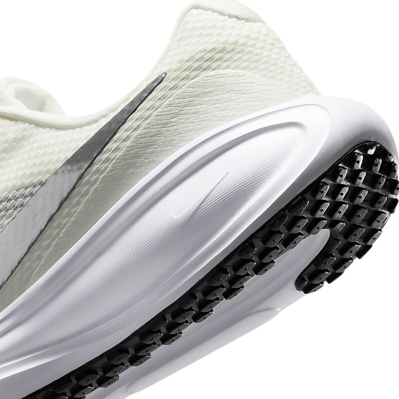NIKE W Revolution 8 på
