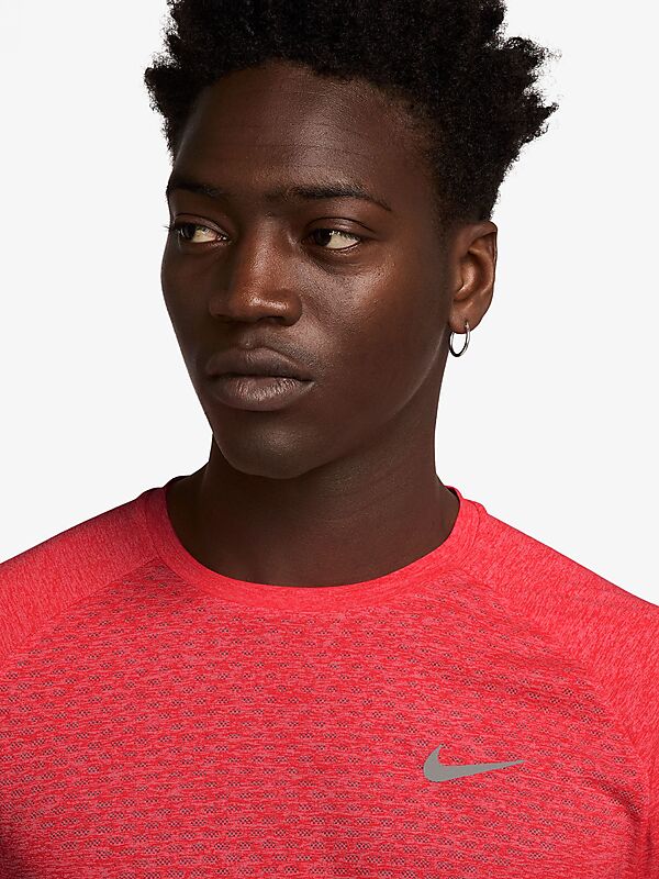 NIKE M Nk Dfadv Stride Ss Top på