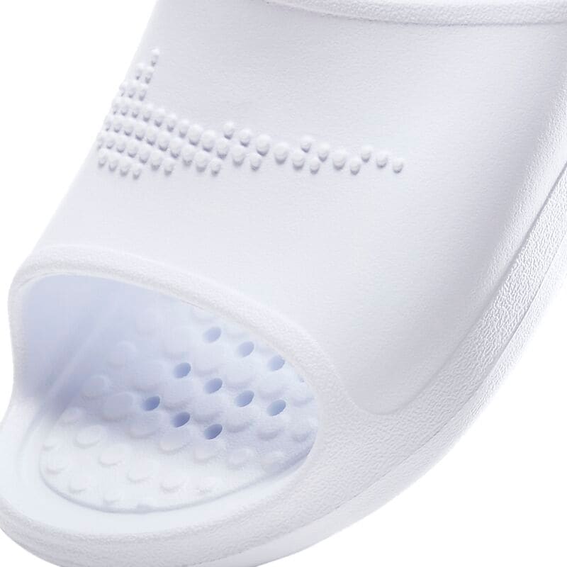 NIKE W Victori One på