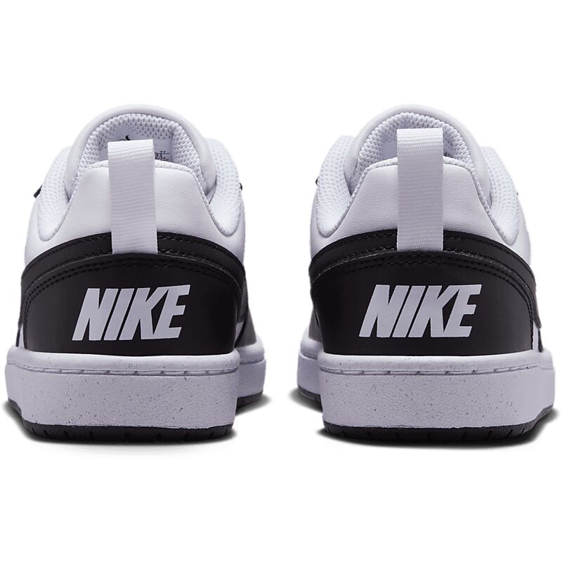 NIKE J Court Borough Low Rec Gs på