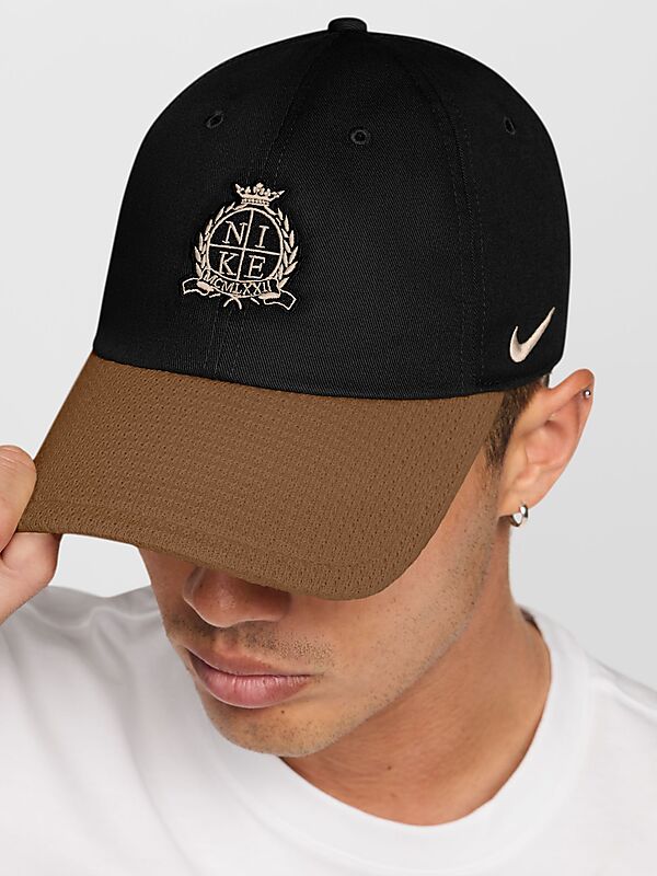 NIKE U NK CLUB CAP US KNIT 26 på