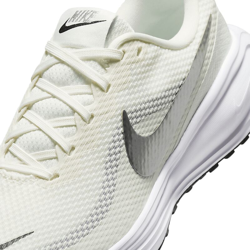 NIKE W Revolution 8 på
