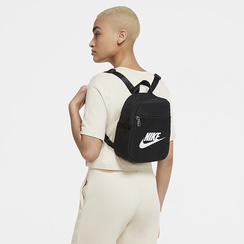 NIKE Nk Futura 365 på