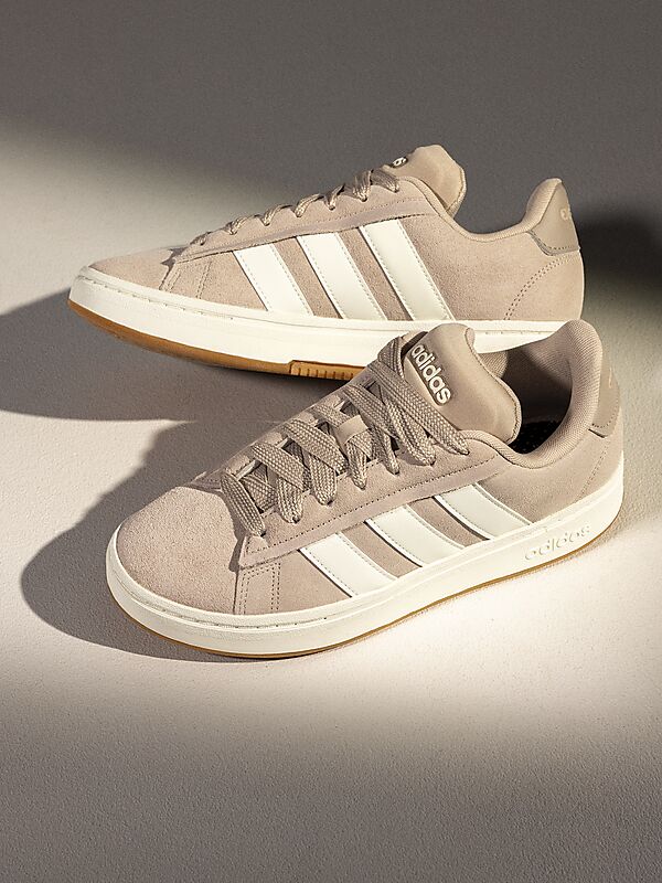 ADIDAS W Grand Court Alpha 00s på