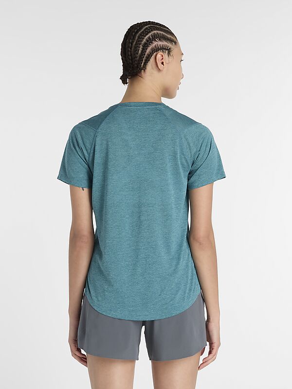 NEW BALANCE W Athletics Short Sleeve på