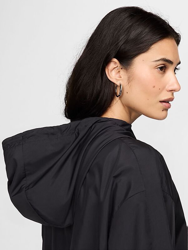NIKE W Nsw Essntl Uv Wvn Jkt Hd på