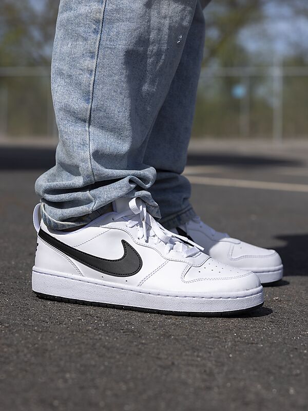 NIKE J Court Borough Low Rec Gs på