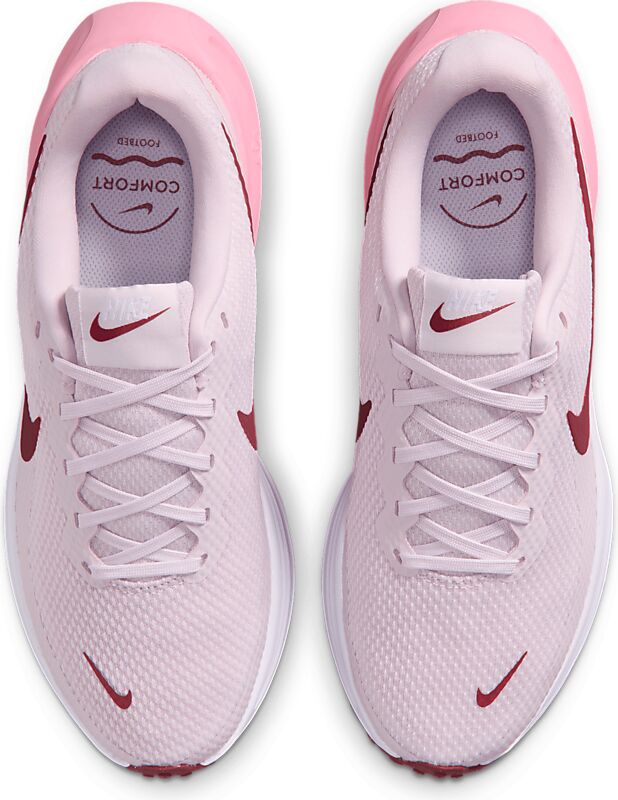 NIKE W Revolution 8 på