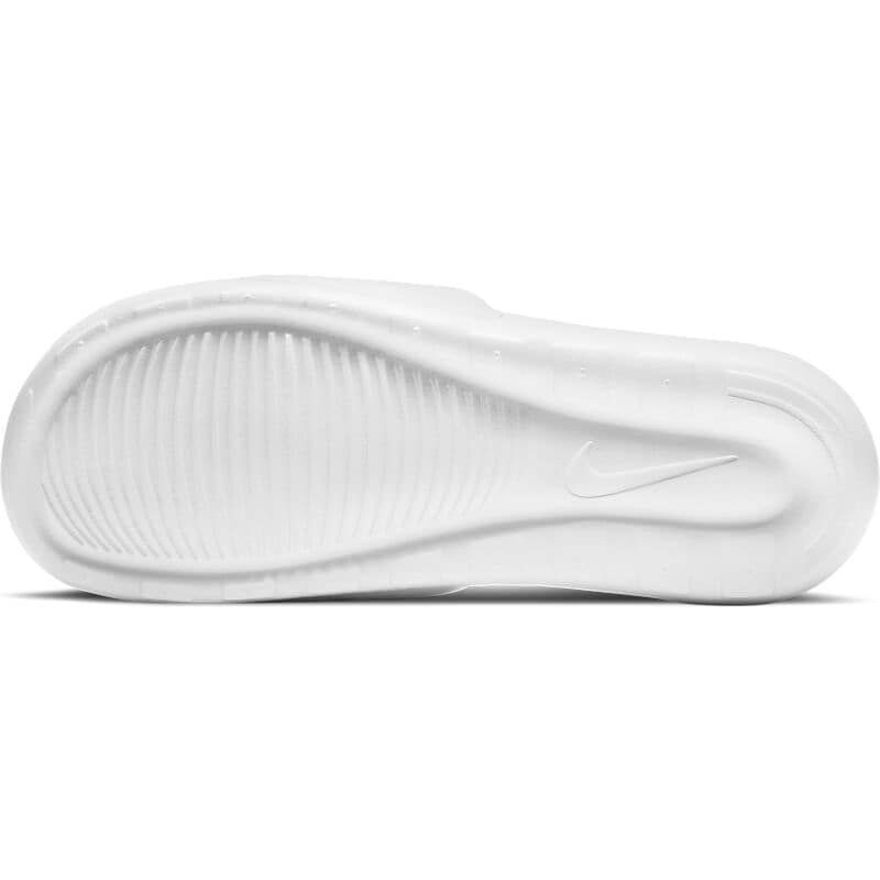 NIKE M Victori One på