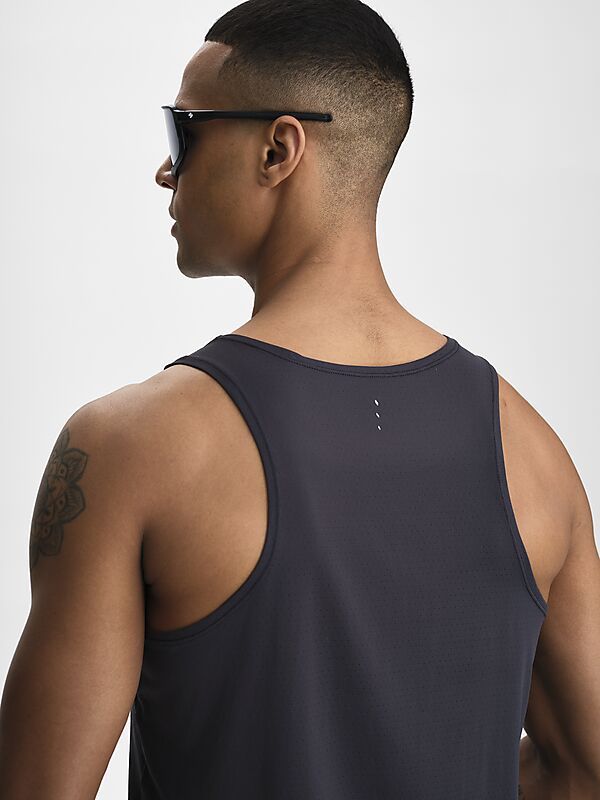 SOC M RUN AIRY SINGLET på