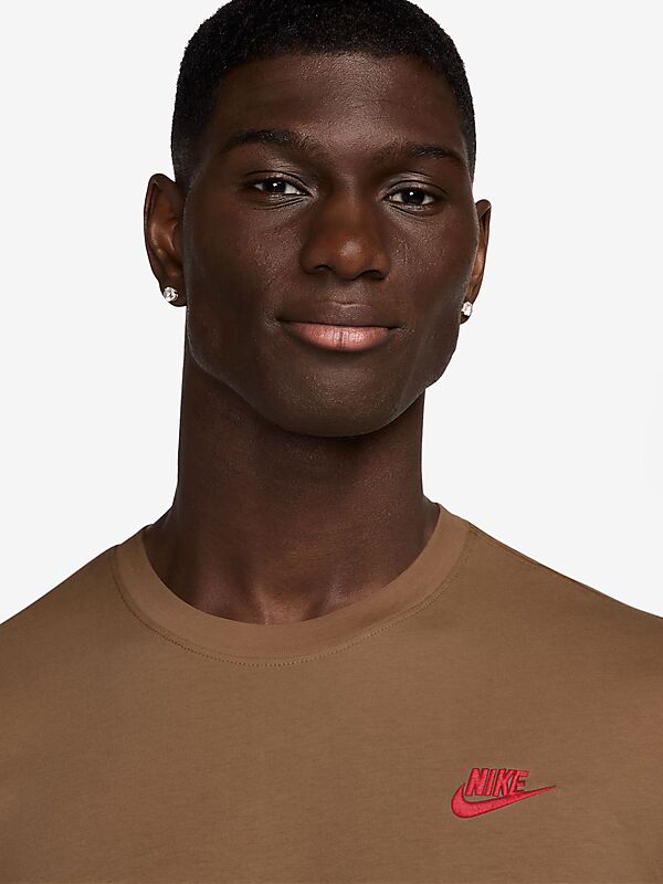 NIKE M Club Tee på