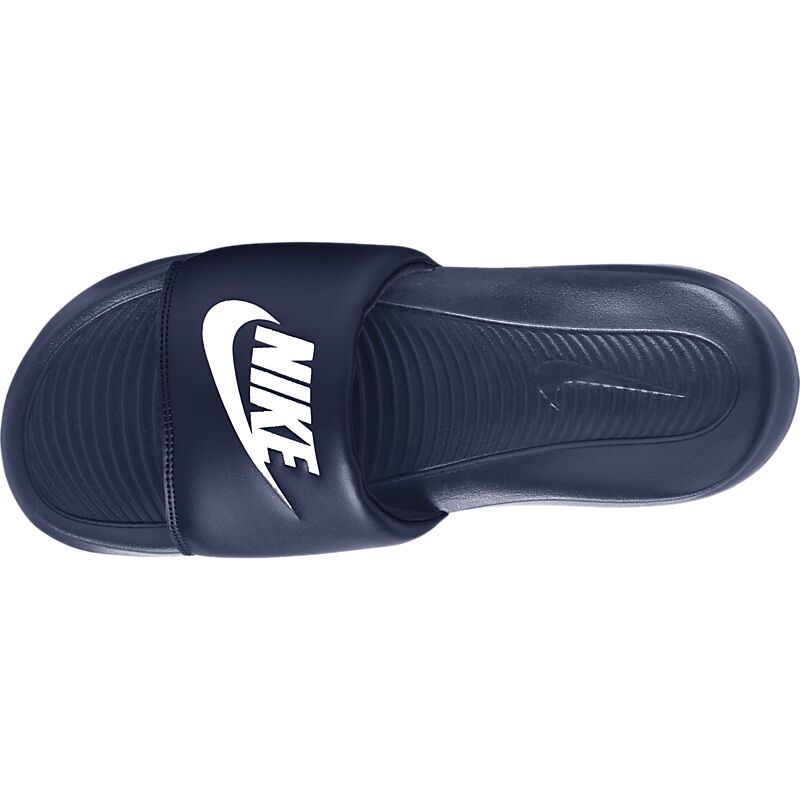 NIKE M Victori One på